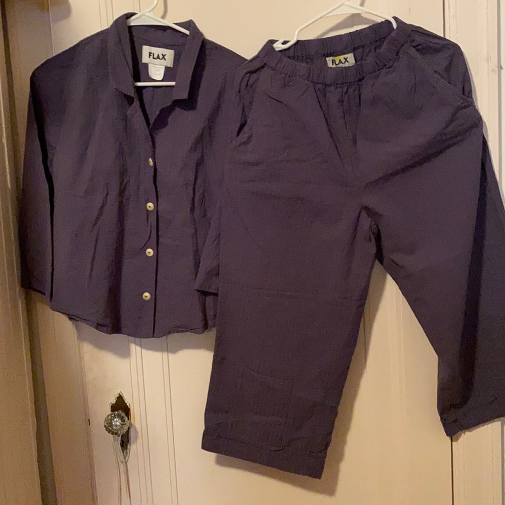 Flax outfit in navy blue